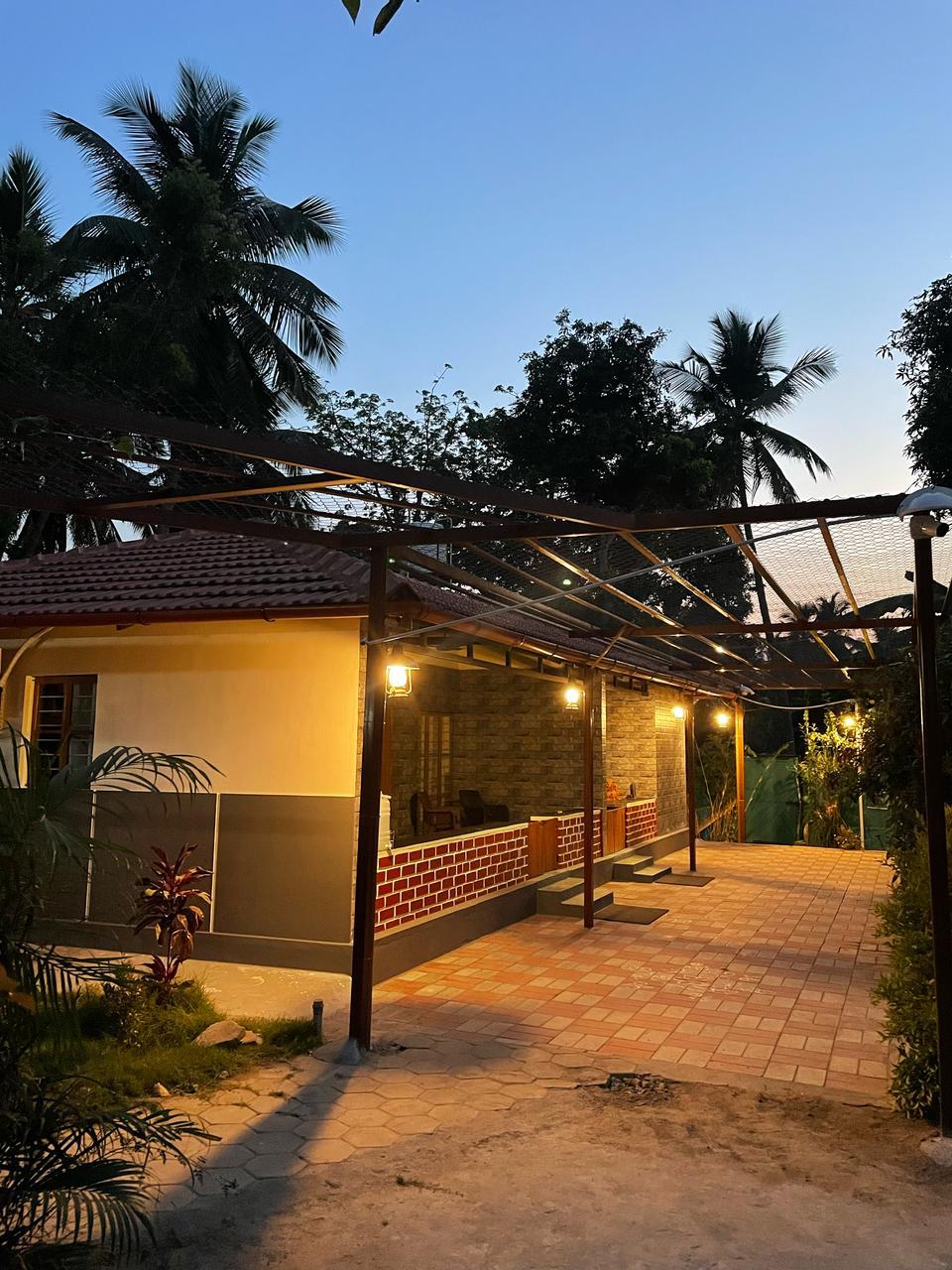 hotels in Valparai
