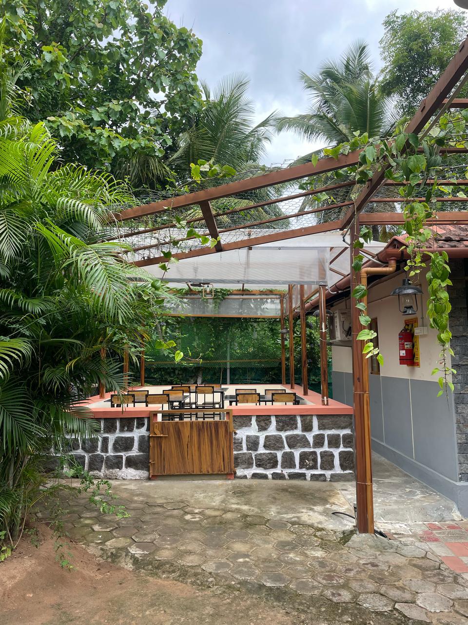 Aliyar Dam resorts